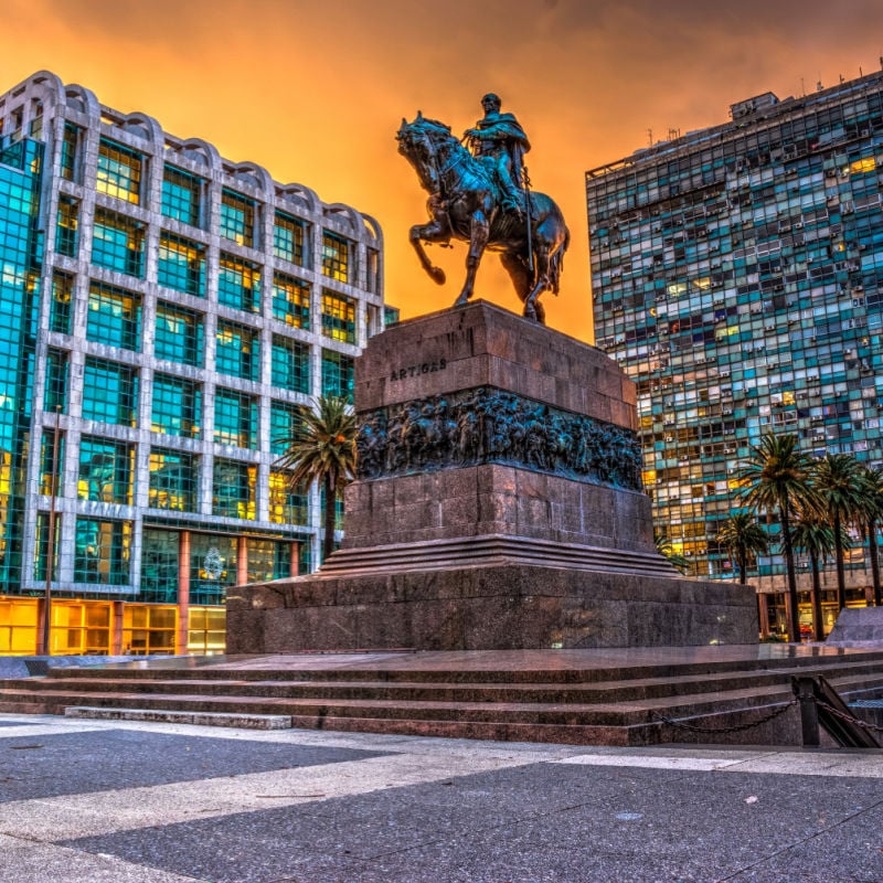 statue in montevideo