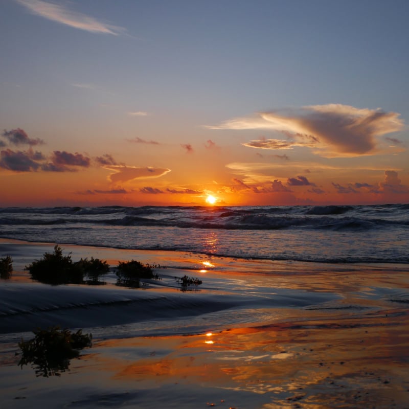 Sunrise-at-Surfside-Beach-in-Texas-USA