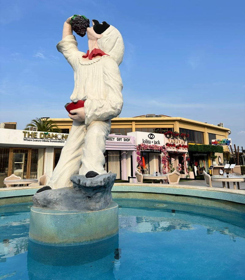 Fountain near Giannis in Aruba