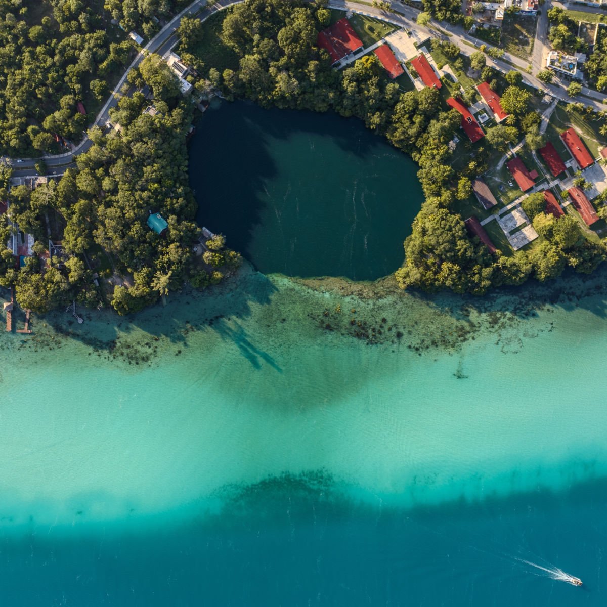 Cenote Esmeralda in Bacalar