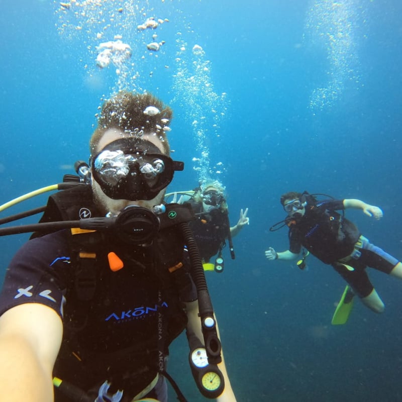 Tyler and Liz Fox scuba diving in Grenada