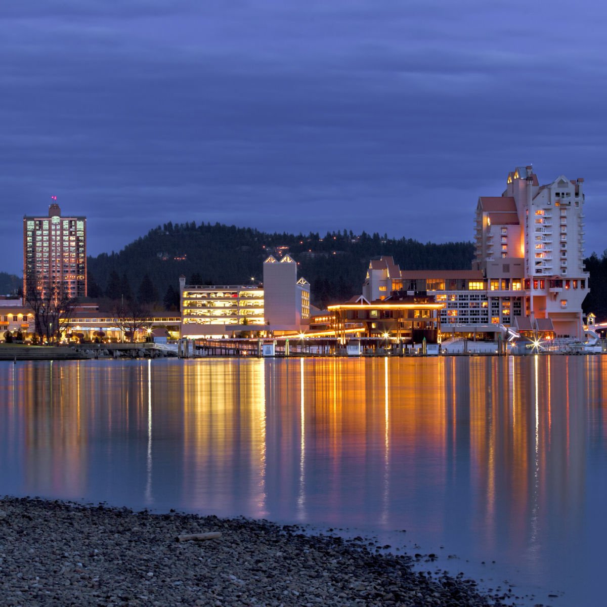 Downtown Coeur D'alene at night