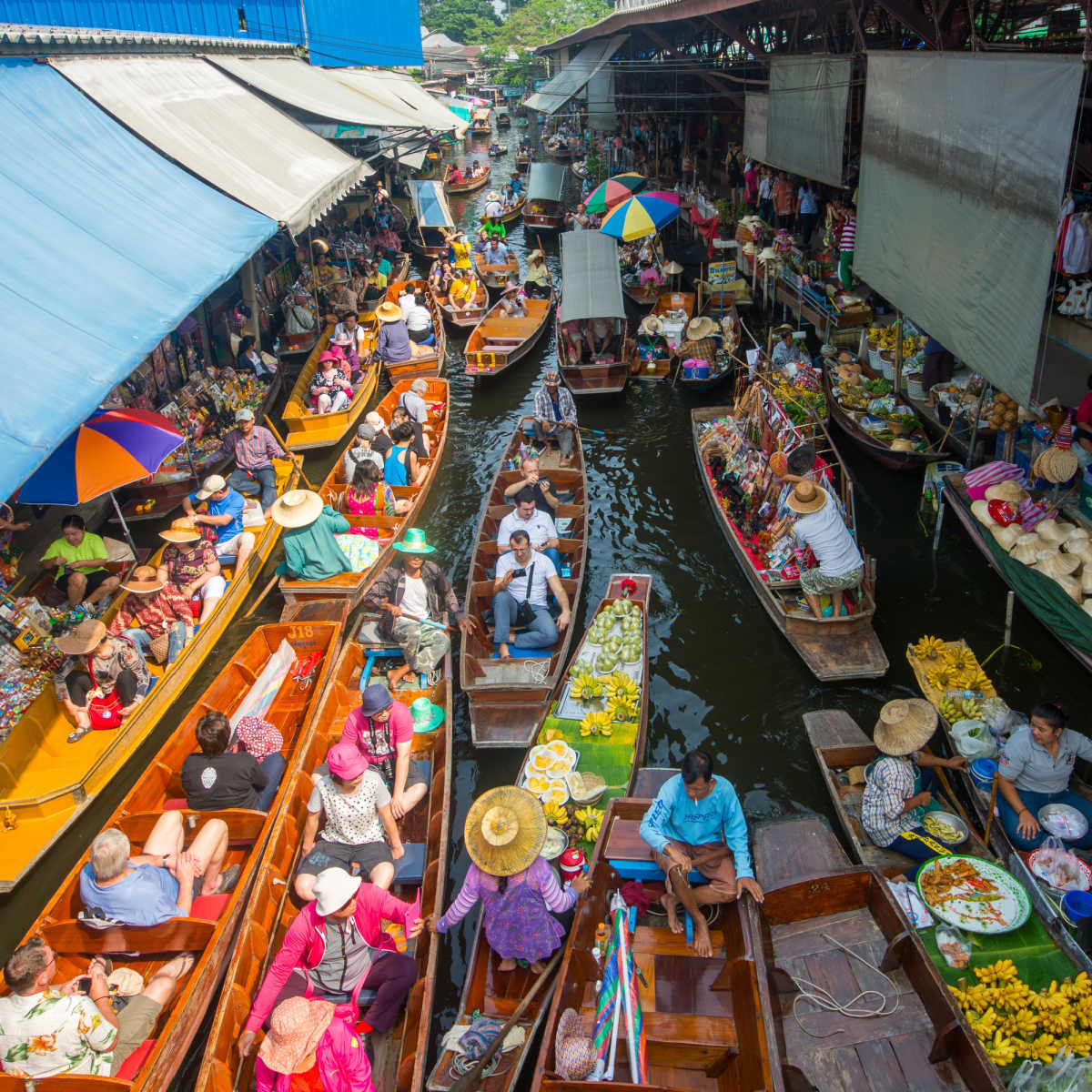 Bangkok floating market vendors