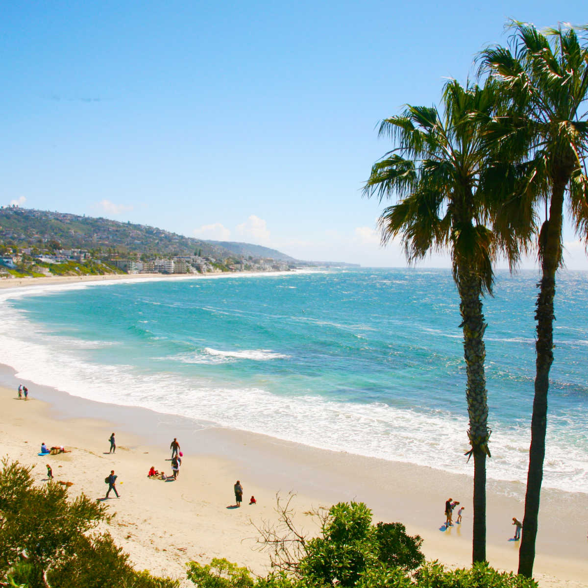 Crowdless blue water beach in Laguna Beach