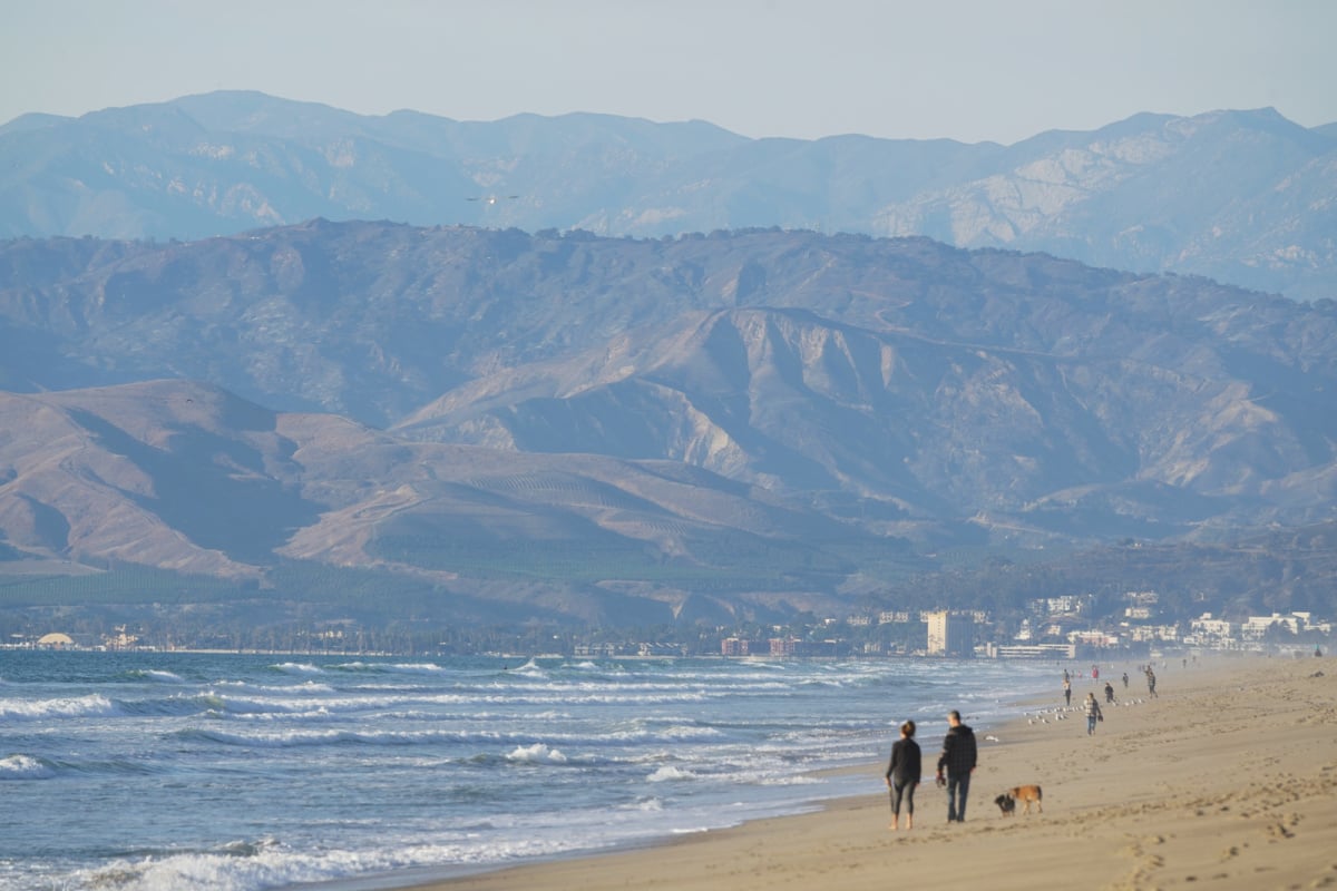 People walking on Hollywood Beach in Oxnard, CA