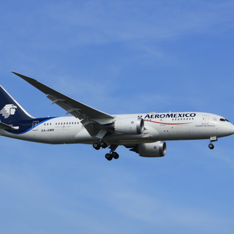 Aeromexico plane flying