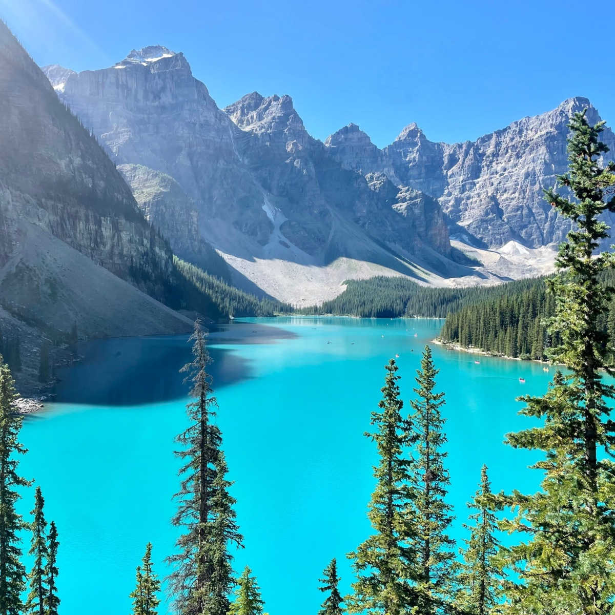 Stunning views of Lake Moraine, Canada