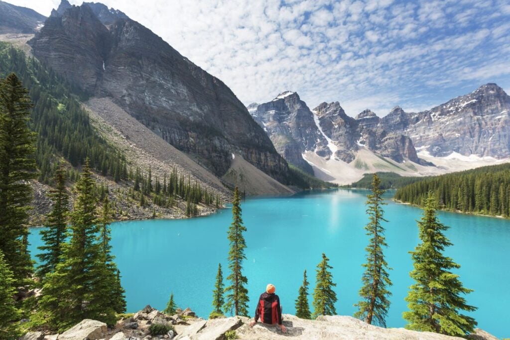 Emerald blue lake in Canada with mountain peaks in background