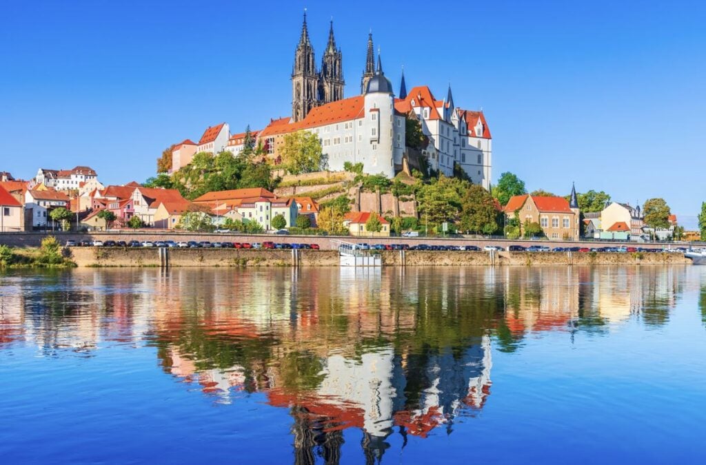 Meien-Germany.-Medieval-Albrechtsburg-reflection-of-the-water-of-the-town-in-the-Elbe-River